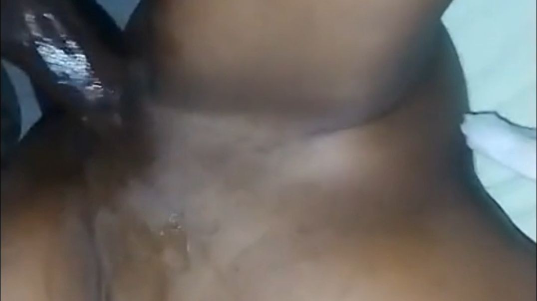 ⁣Hlohla umthondo wonke kwi pussy ye teen